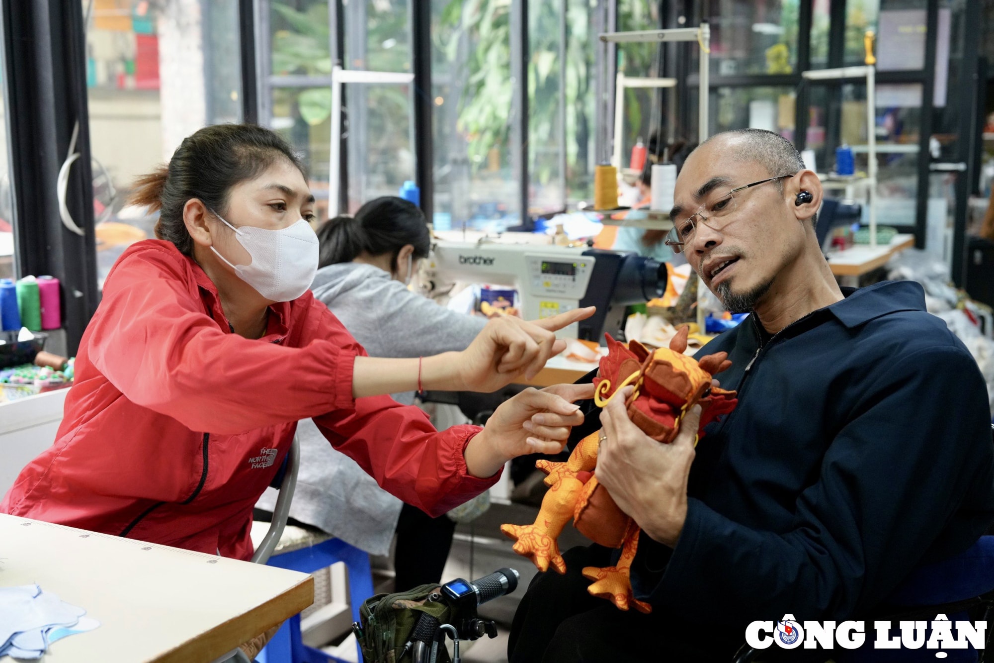 chiem nguong thu nhoi bong hinh rong cua nhung nguoi tho dac biet hinh 6