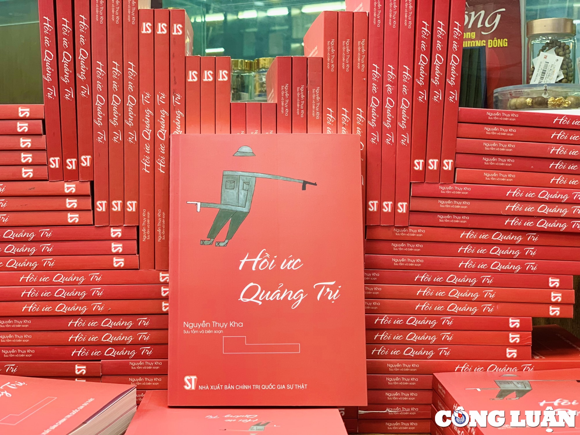 nha van nha tho nguyen thuy kha ra mat cuon sach hoi uc quang tri hinh 2
