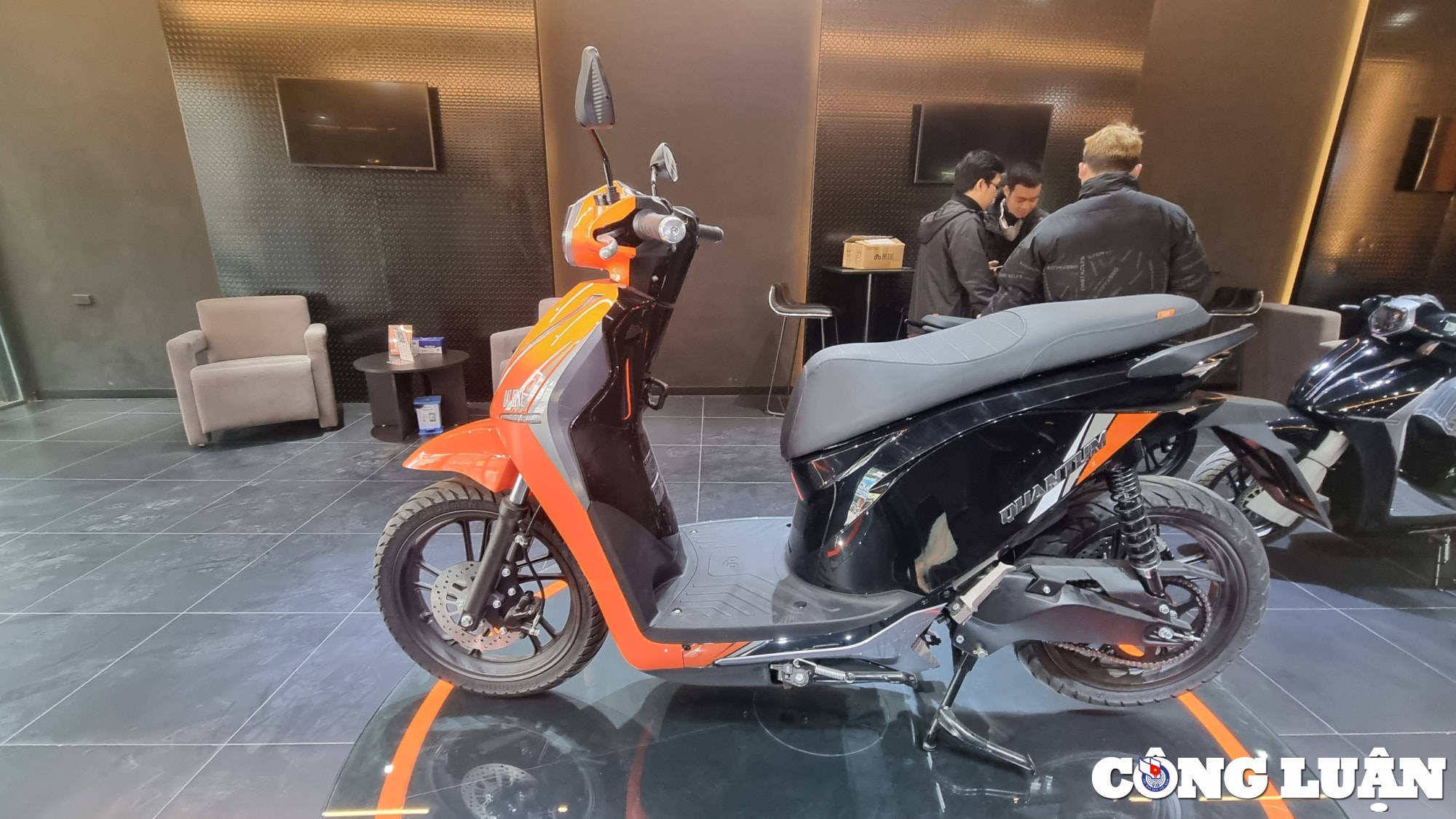 can canh xe may dien dat bike quantum hinh 1