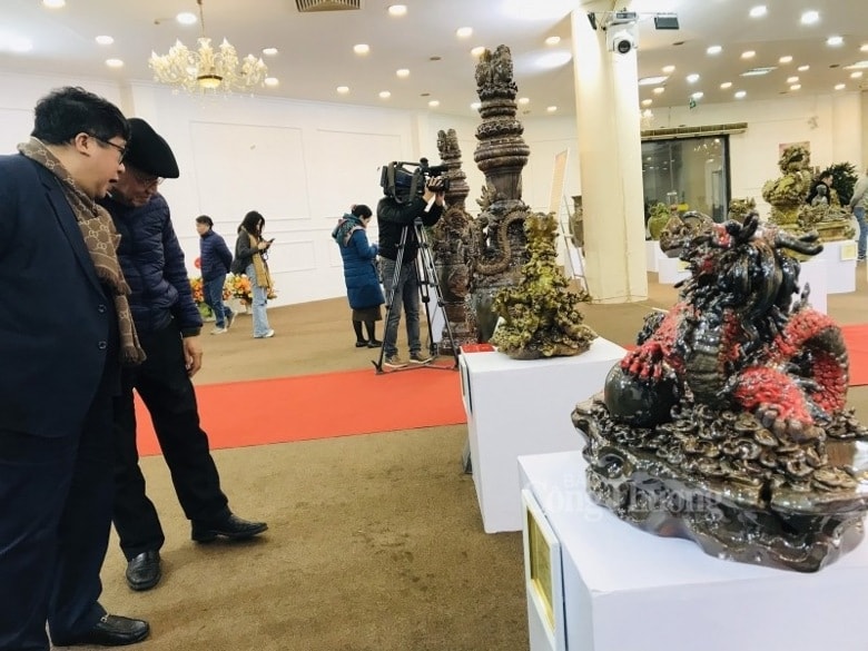trung bay 100 tac pham rong doc ban bang chat lieu gom hinh 1