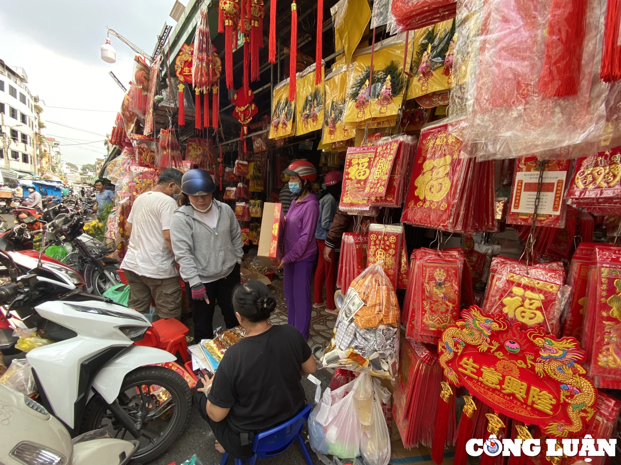 nguoi dan do xo den cho coi am lon nhat tp hcm mua do cung ong tao hinh 4