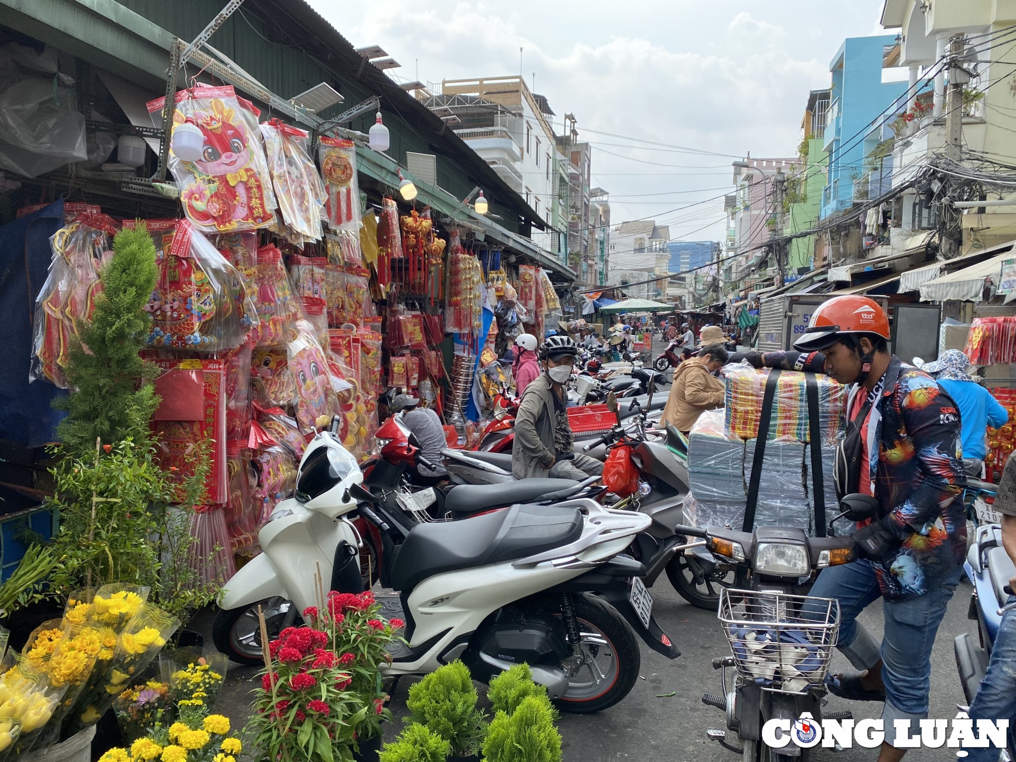 nguoi dan do xo den cho coi am lon nhat tp hcm mua do cung ong tao hinh 11