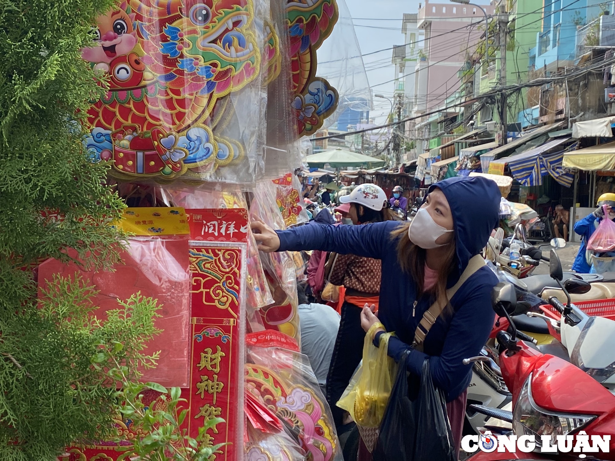 nguoi dan do xo den cho coi am lon nhat tp hcm mua do cung ong tao hinh 7