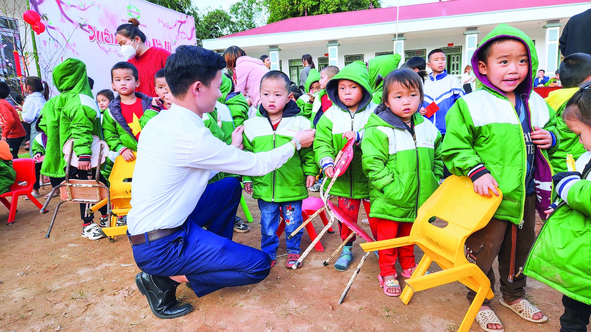 cong ty co phan nhua thieu nien tien phong mang xuan am no ve cho ban vung sau hinh 1