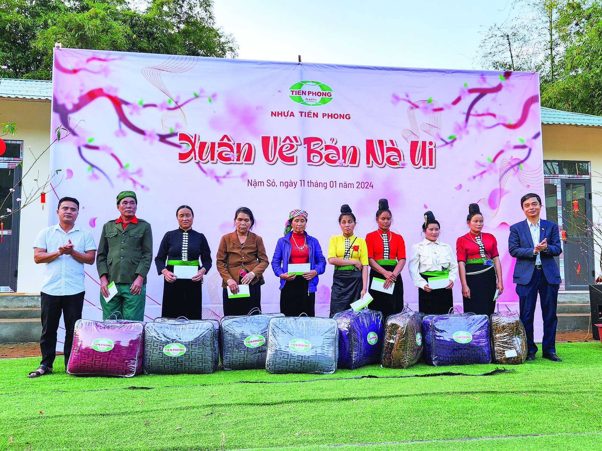 cong ty co phan nhua thieu nien tien phong mang xuan am no ve cho ban vung sau hinh 2