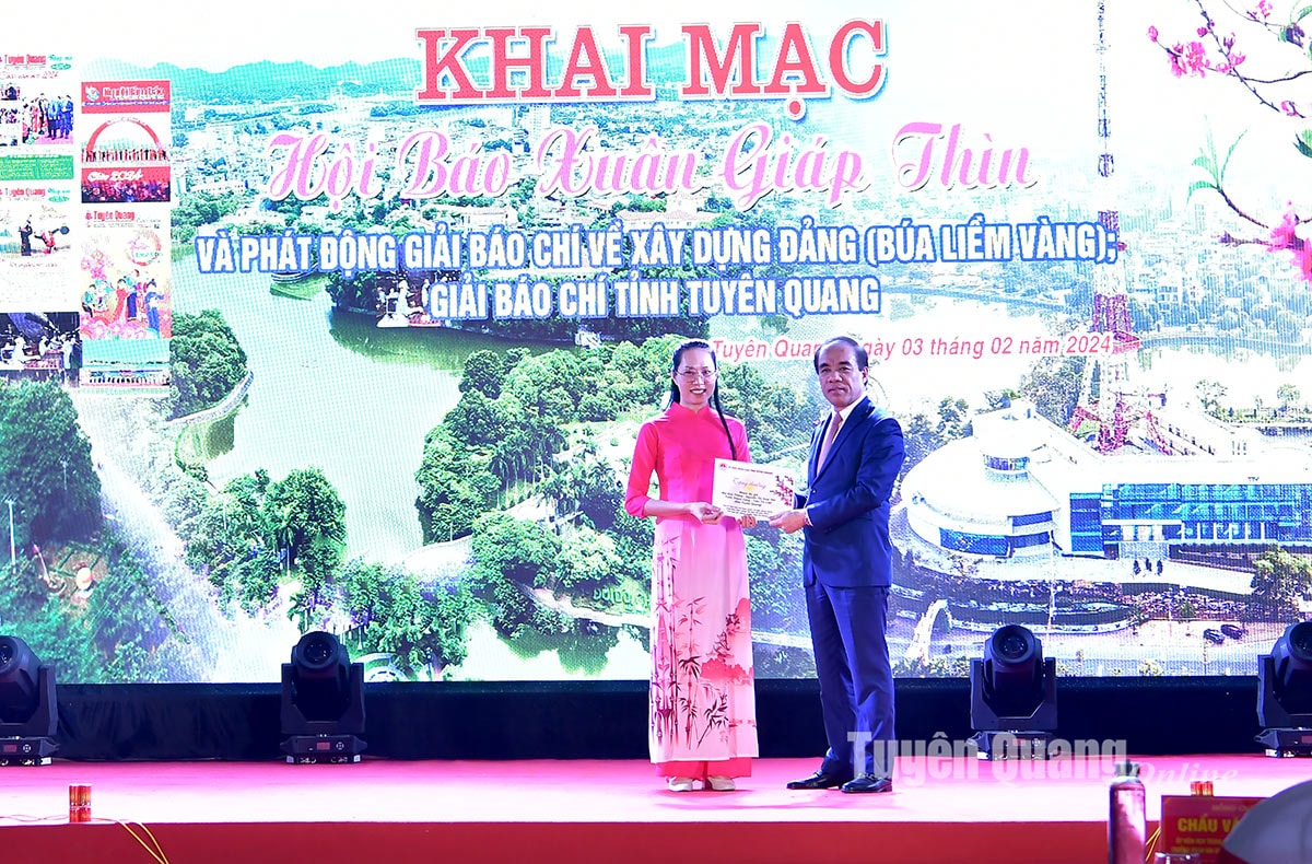 tuyen quang khai mac hoi bao xuan va phat dong giai bua liem vang lan thu ix hinh 1
