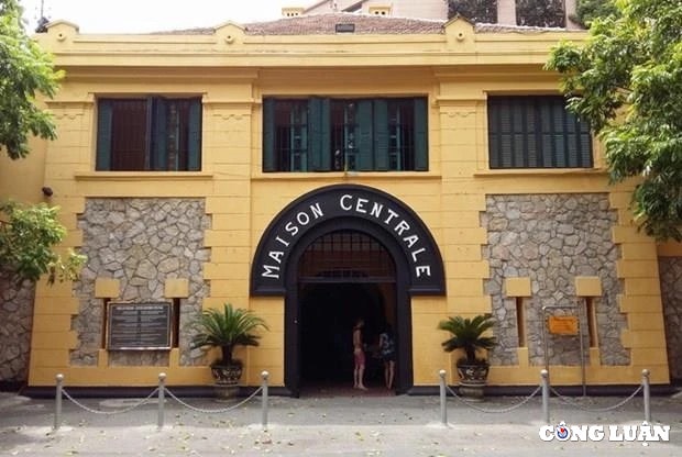 hoa lo bieu tuong lich su va nhung hoi uc chien tranh hinh 1