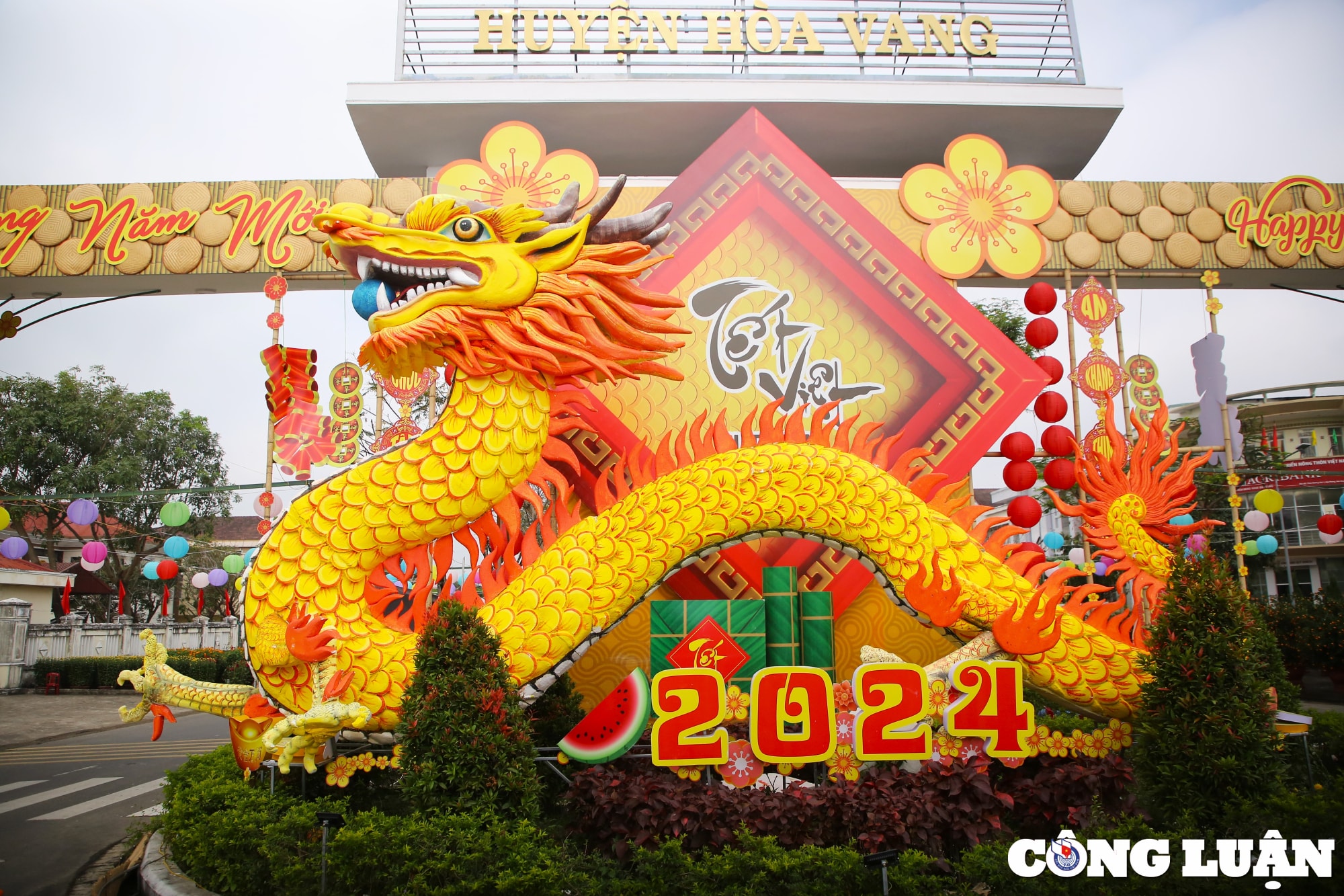 muon kieu linh vat rong doc la tren duong pho da nang hinh 11