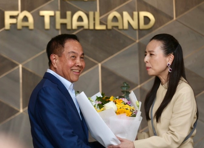 madam pang dac cu chu tich lien doan bong da thai lan di vao lich su bong da chau a hinh 2