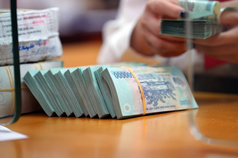 ruc ro nhu nganh ngan hang nhan vien thu nhap 540 trieu lanh dao gan 16 ty dong hinh 1