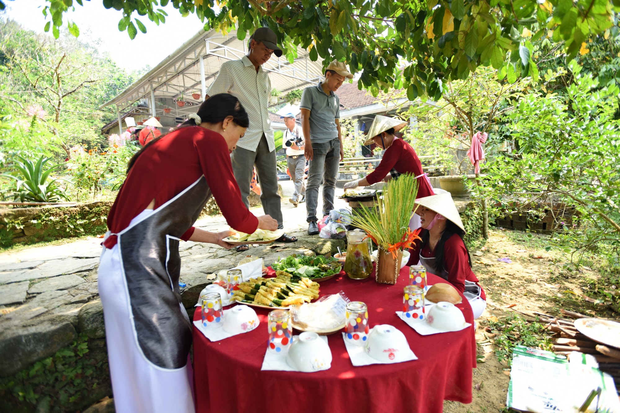 ngay xuan thuong thuc mon banh xeo doc la cua lang co loc yen hinh 1