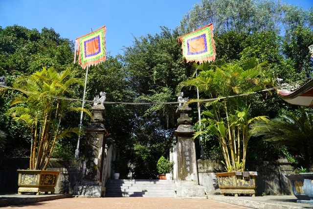 den tho che thang phu nhan nguyen thi bich chau va cau chuyen ve bac nu trung hao kiet hinh 4