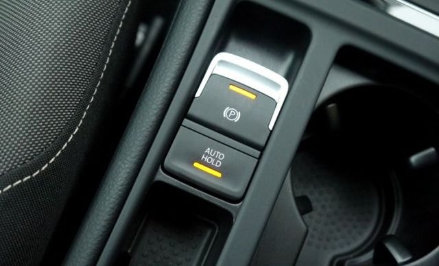 cach su dung tinh nang auto hold cho tai xe moi hinh 1