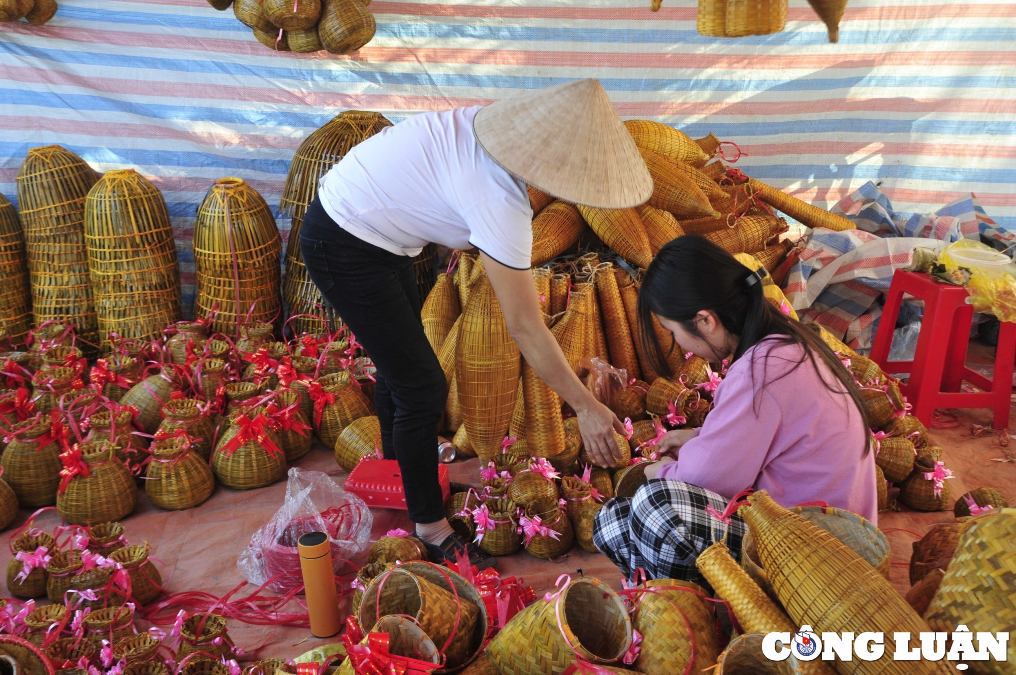 du khach nuom nuop keo ve cho vieng tham quan mua sam dau xuan hinh 15
