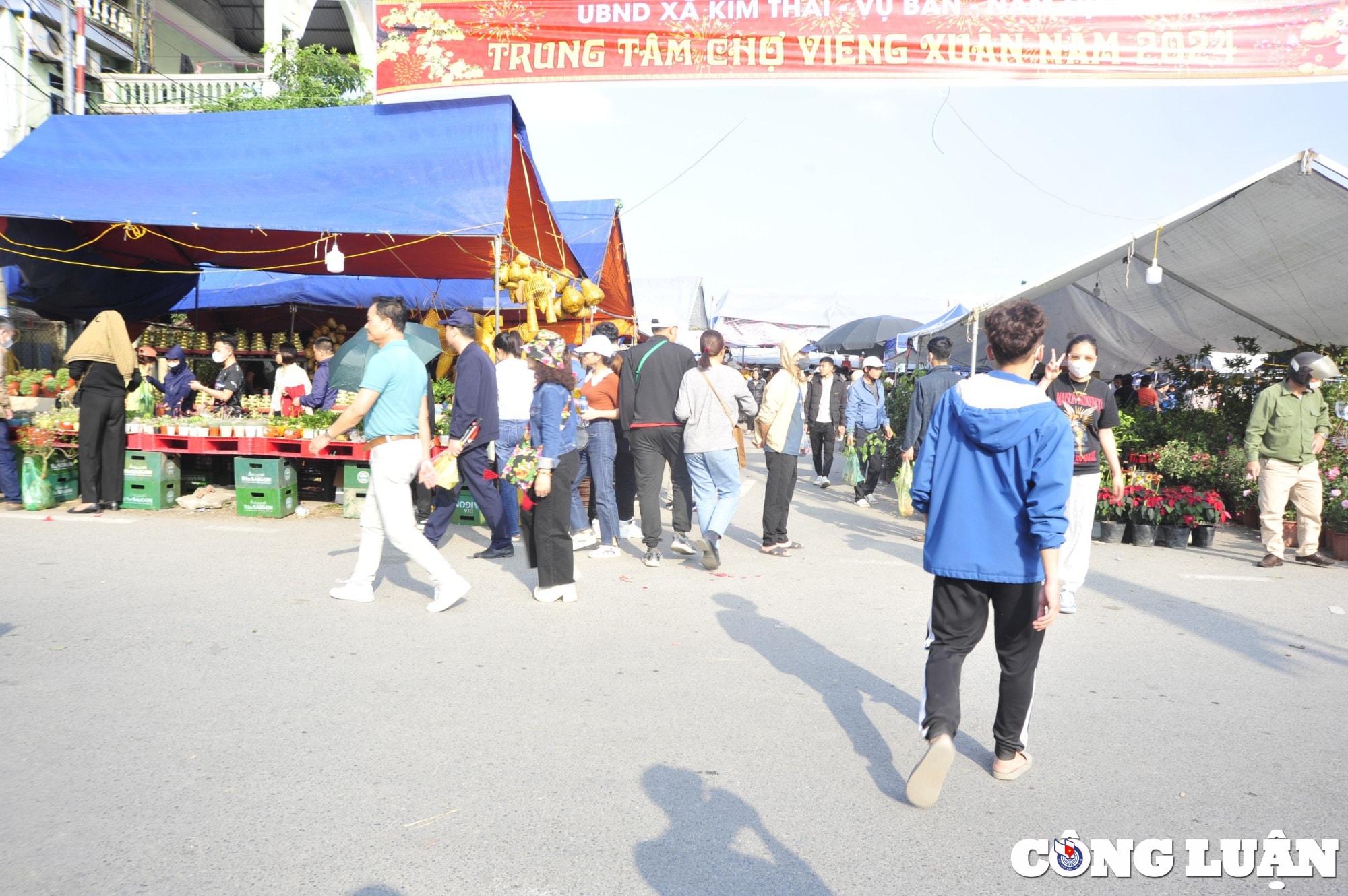 du khach nuom nuop keo ve cho vieng tham quan mua sam dau xuan hinh 4