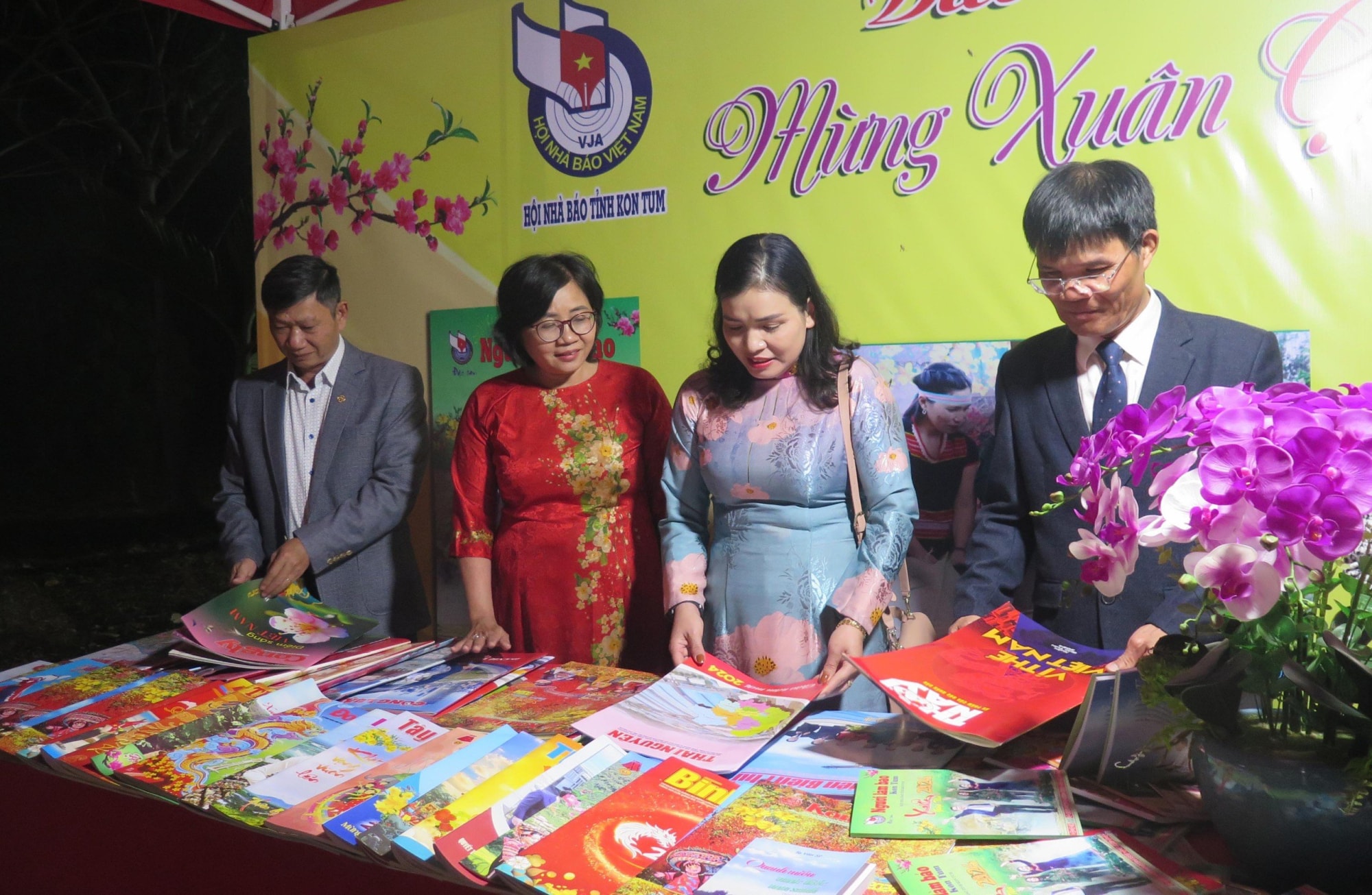 kon tum khai mac hoi bao xuan giap thin trai nghiem van hoa truyen thong hinh 2