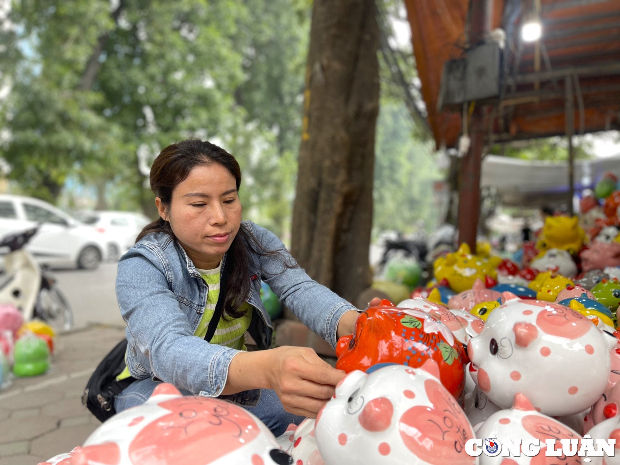 nhon nhip nguoi mua heo dat lay may dau nam moi giap thin 2024 hinh 6
