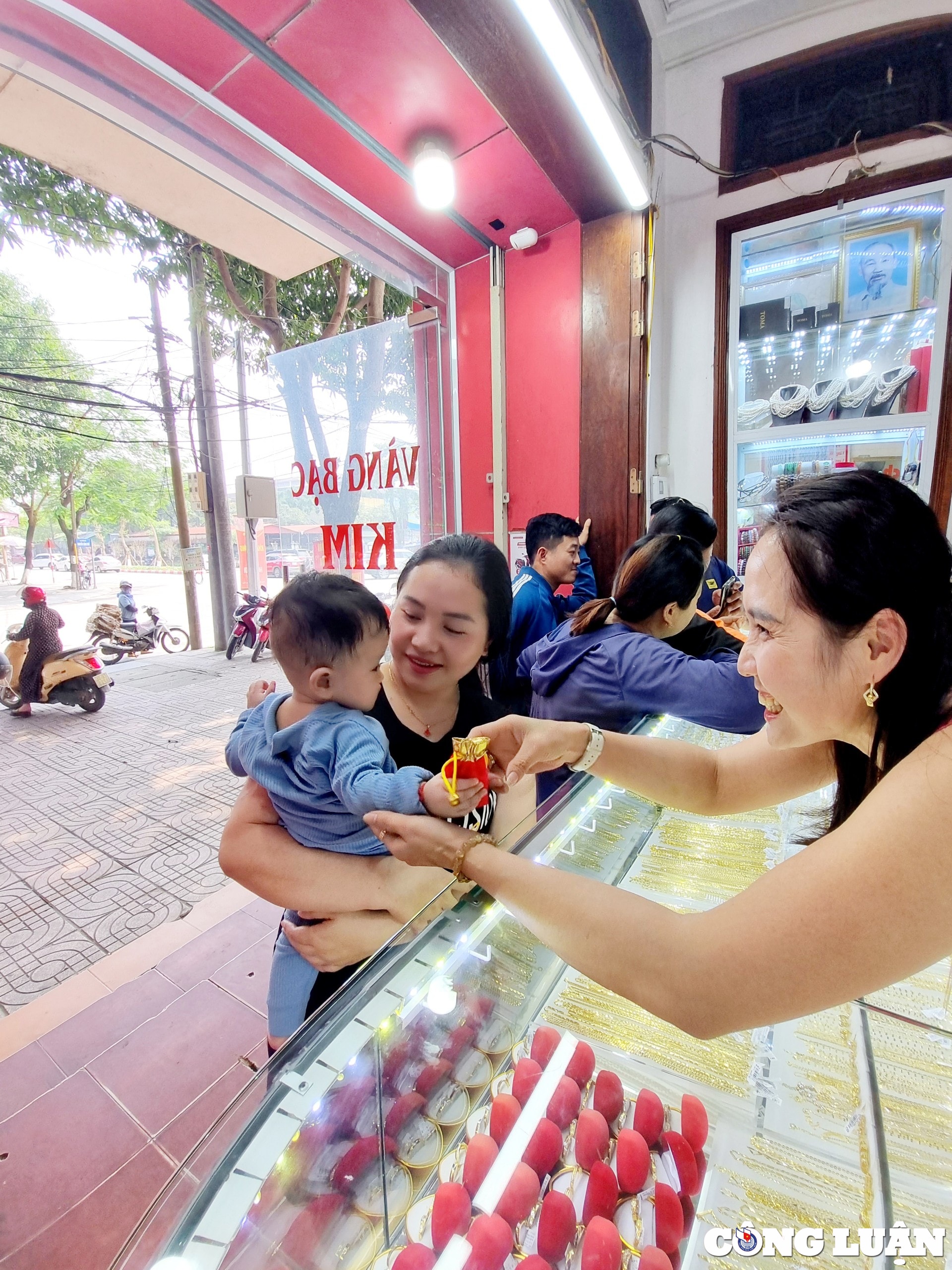 pho vang ha tinh soi dong trong ngay via than tai hinh 3