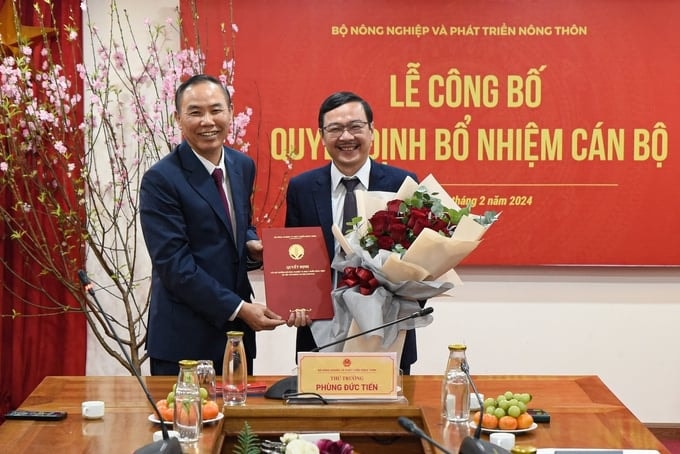 trao quyet dinh bo nhiem lai nha bao nguyen ngoc thach lam tong bien tap bao nong nghiep viet nam hinh 1