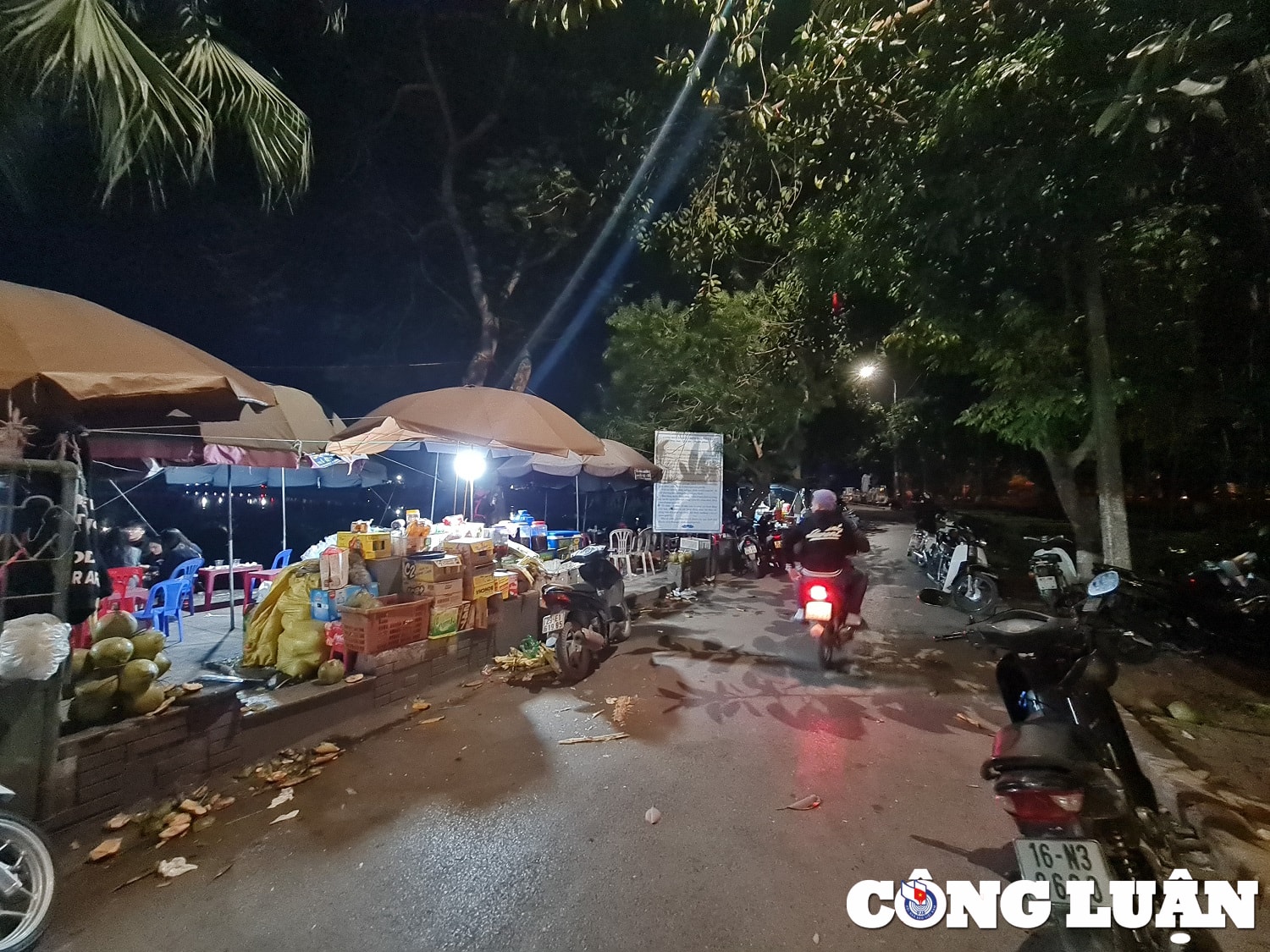 chinh quyen tao dieu kien to chuc trong giu xe thu phi trai quy dinh quanh den tran den mau hinh 8