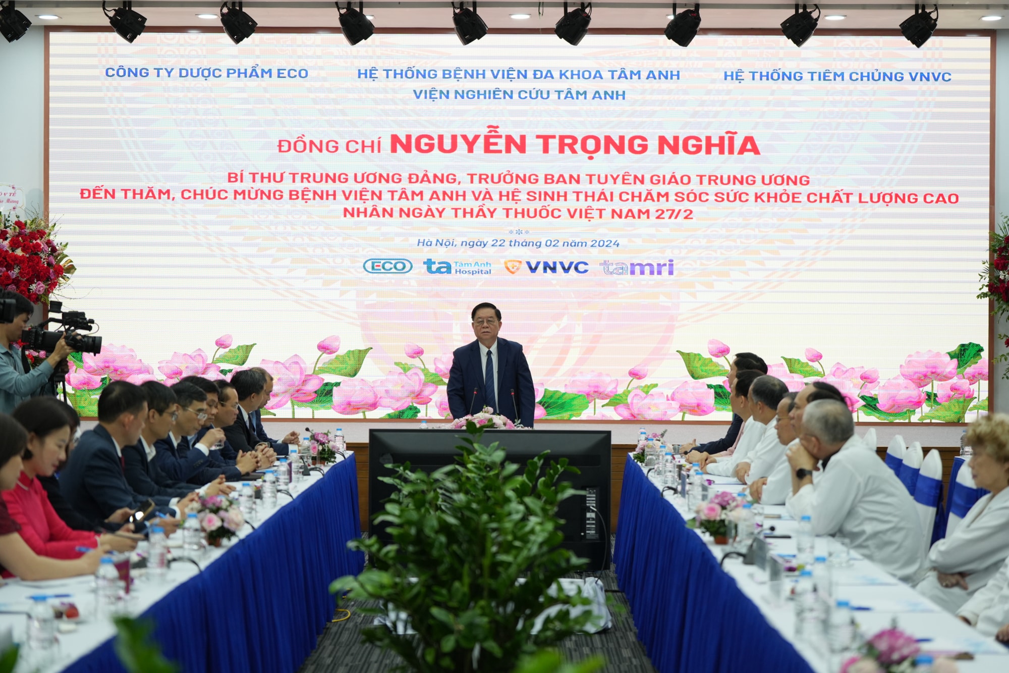 he sinh thai y te lay su hai long cua nguoi benh lam muc tieu doi moi hinh 6