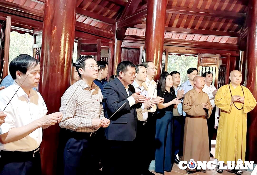 tha ca giong tai tao nguon loi thuy san tai ho ke go hinh 2