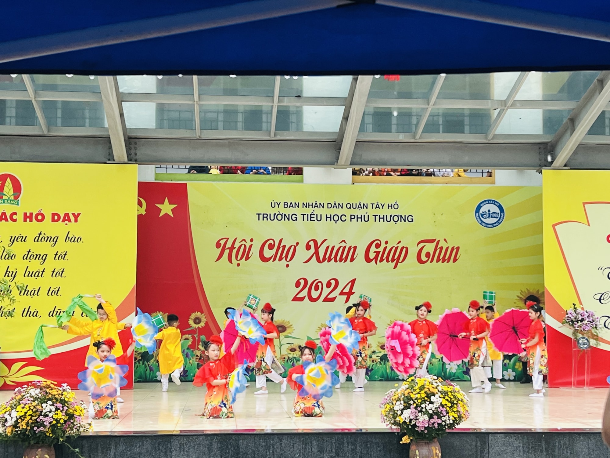 ha noi truong tieu hoc phu thuong tay ho to chuc hoi cho xuan nam 2024 hinh 1