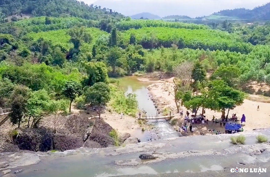 lang nghe ban tinh ca am vang noi rung nui tai thac hly phu yen hinh 3