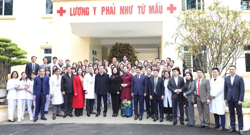 chu tich nuoc vo van thuong tham lam viec tai ha nam hinh 5