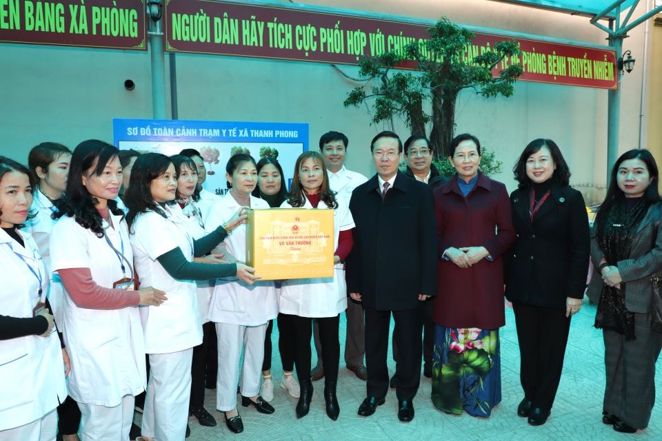 chu tich nuoc vo van thuong tham lam viec tai ha nam hinh 4