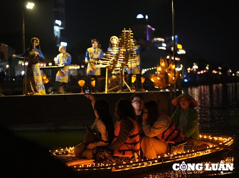 pho co hoa lu dia diem du lich hap dan ve dem khong the bo qua hinh 5