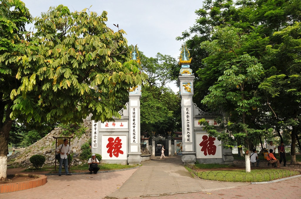 thap but dai nghien cong trinh kien truc van hoa doc dao tai ho guom hinh 4