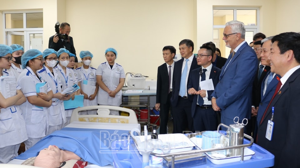 tao moi dieu kien thuan loi de don cac doanh nghiep nha dau tu cua duc ve dau tu tai tinh nam dinh hinh 4