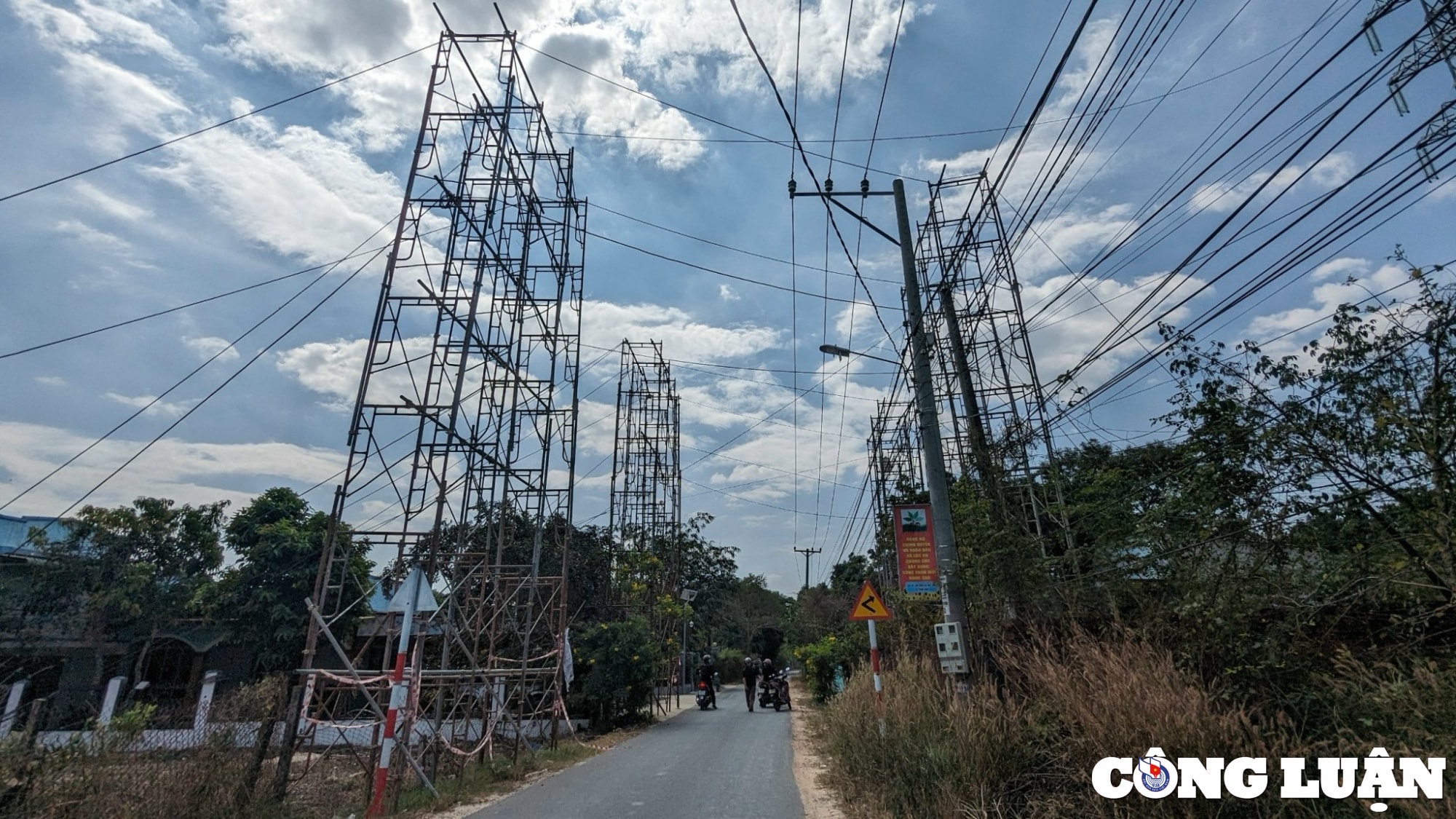 dong nai song duoi 2 tuyen dien 220kv hang chuc ho dan keu troi truoc nguy co khong co noi de o hinh 5