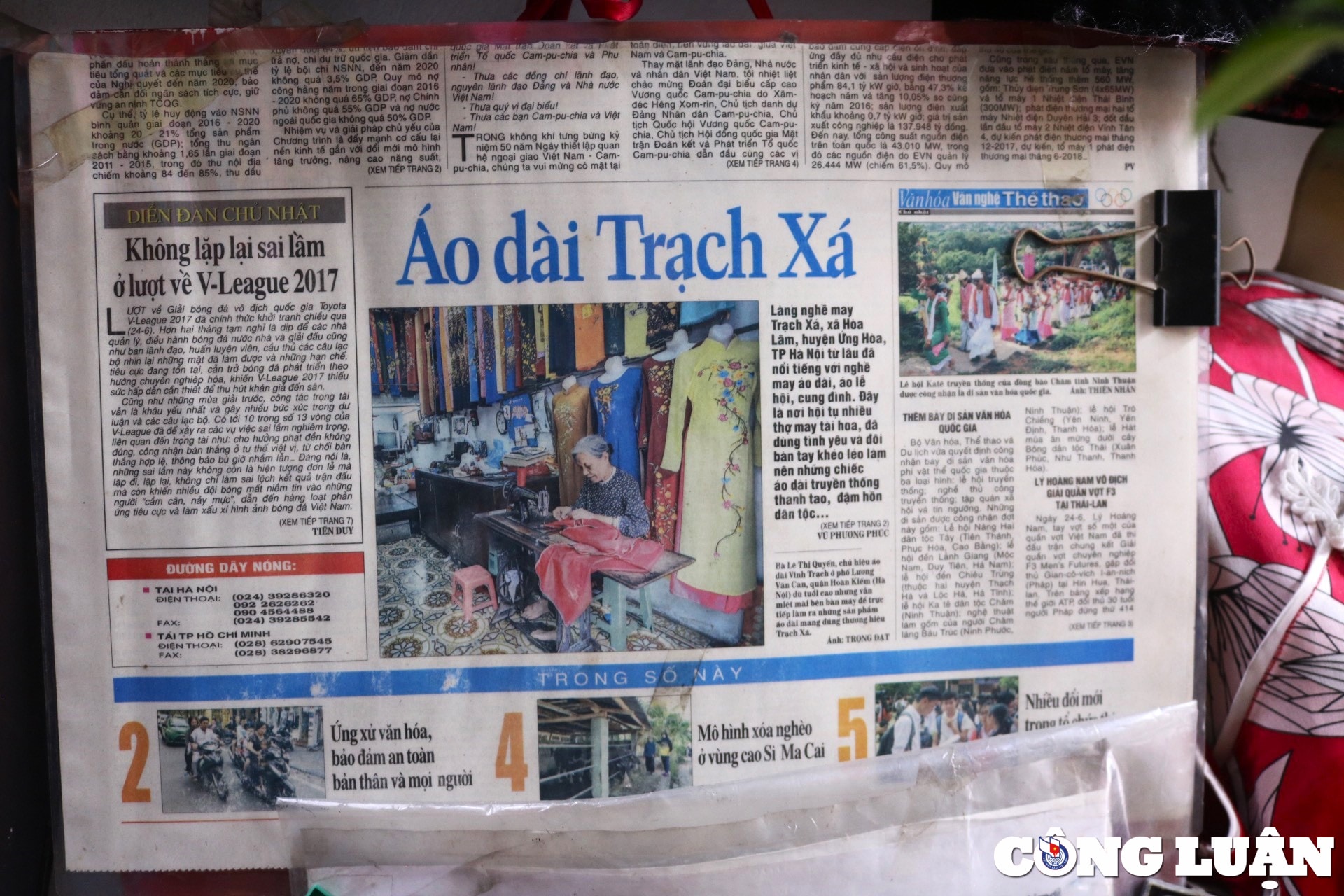 nguoi phu nu o ha noi gan ca doi voi nhung ta ao dai truyen thong hinh 9
