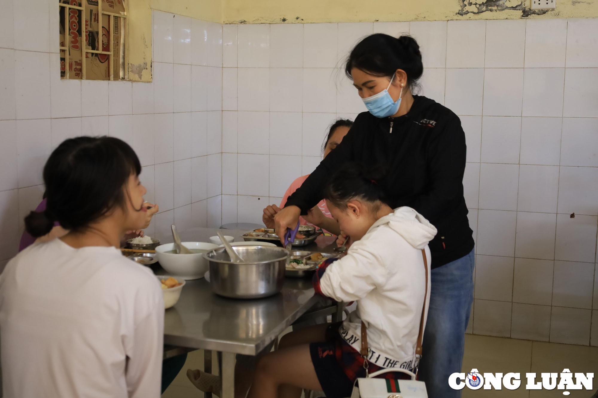 nhung nguoi me dac biet tai lang huu nghi viet nam hinh 2