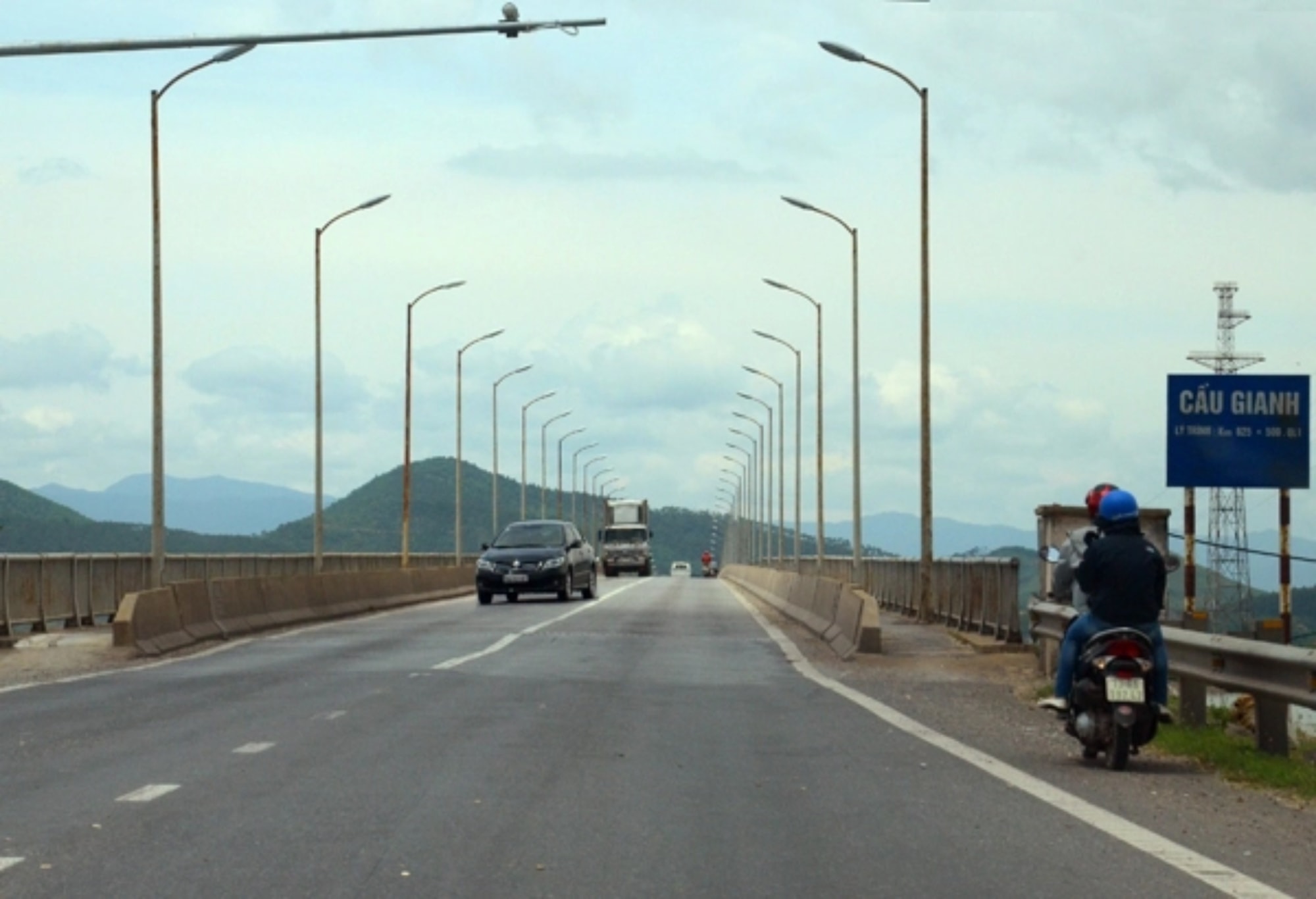 cuu song nguoi dan ong nhay song gianh tu van vi thua lo chung khoan hinh 1