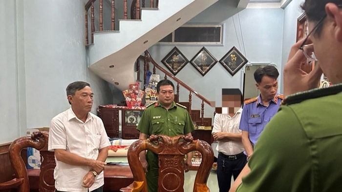 lam dong bat nguyen pho chu tich huyen va giam doc van phong dang ky dat dai hinh 1