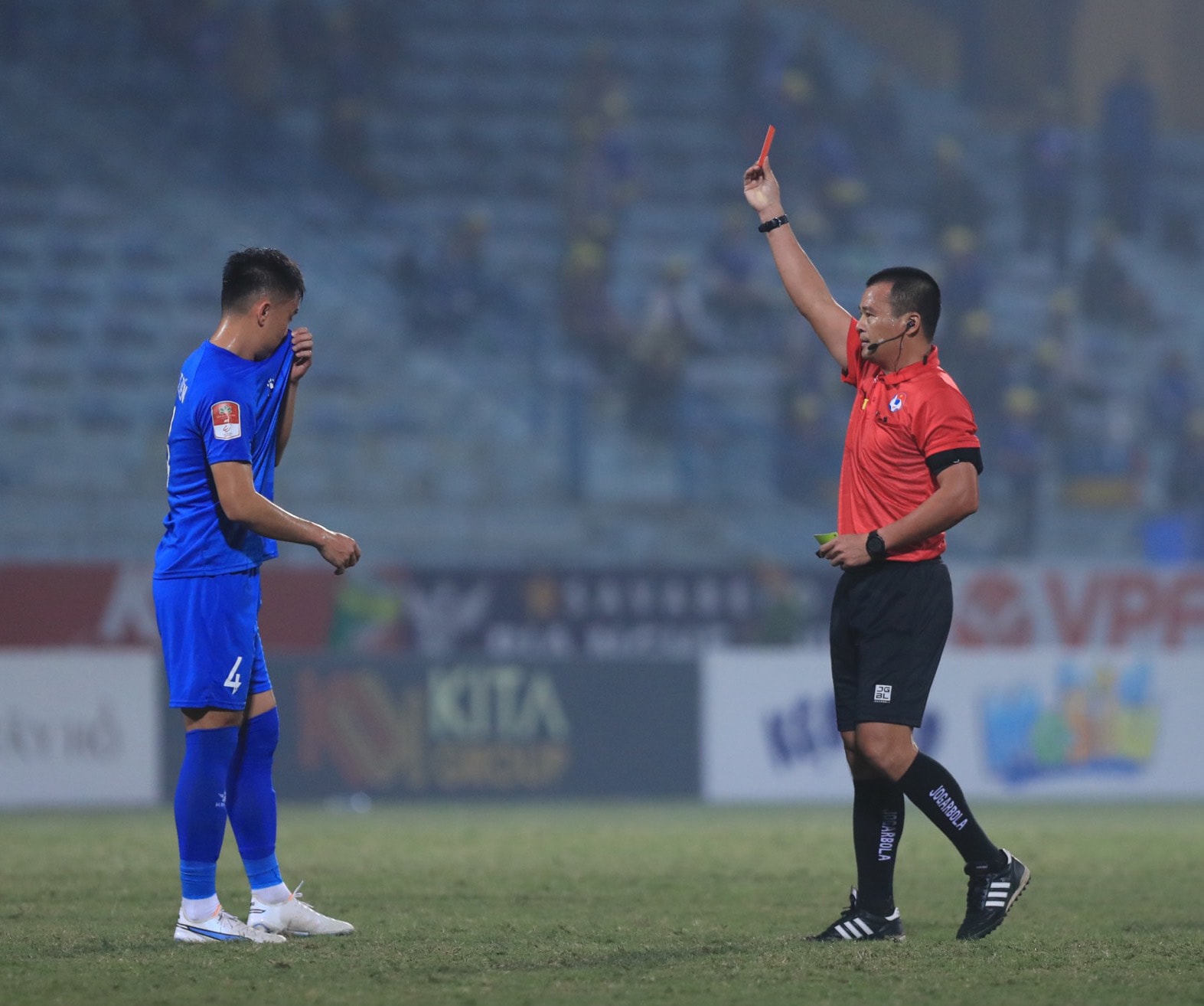 ky luat nang cau thu cua quang nam khien tuan hai phai nhap vien cap cuu hinh 1