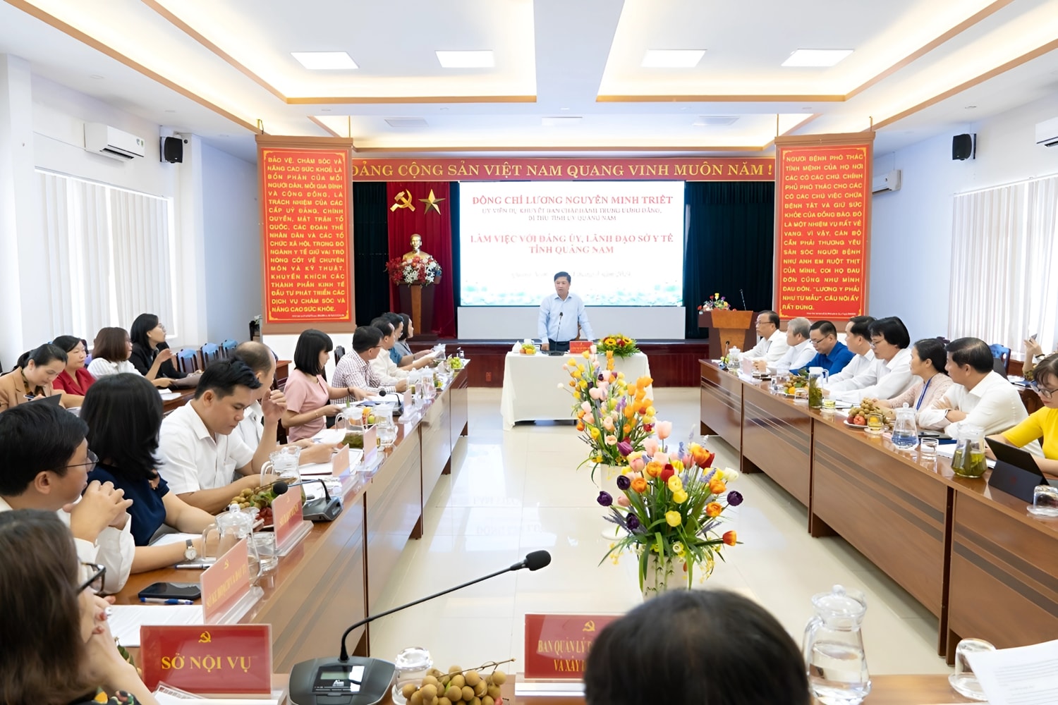 bi thu tinh uy luong nguyen minh triet lam viec voi so y te quang nam hinh 1