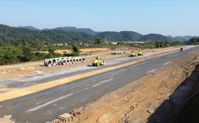 som nang cap khoang 20km quoc lo 4 doan noi ha giang  lao cai hinh 1
