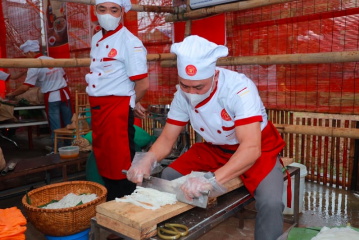 tung bung ngay hoi vinh danh nghe pho tai lang van cu nam dinh hinh 1