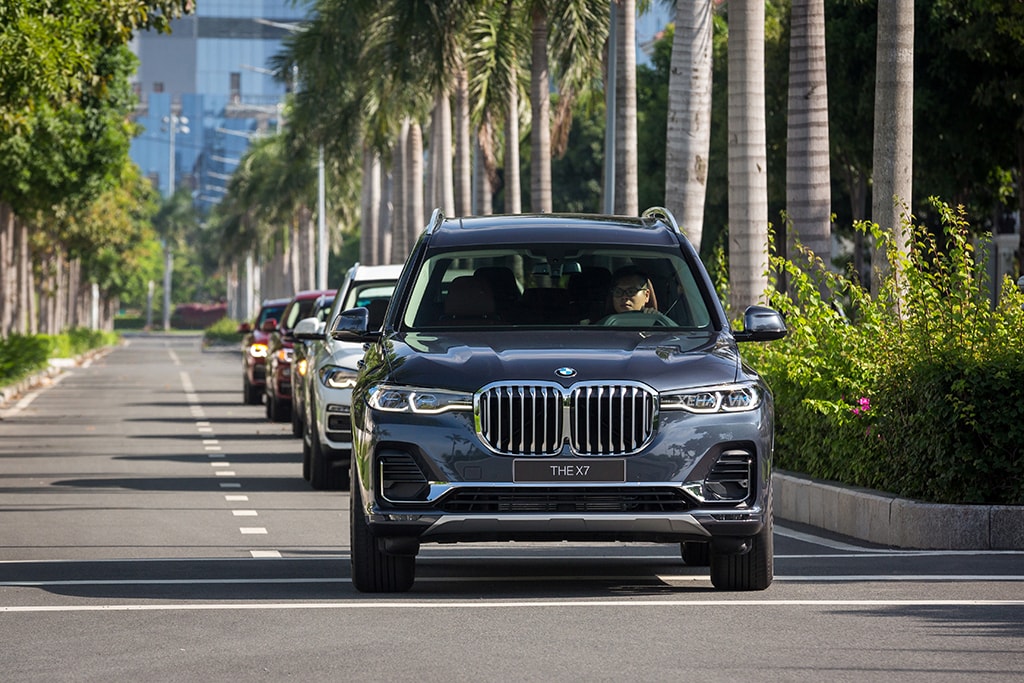 bmw phat hanh thong bao trieu hoi 2 dong xe x5 va x7 vi bi loi tui khi hinh 2