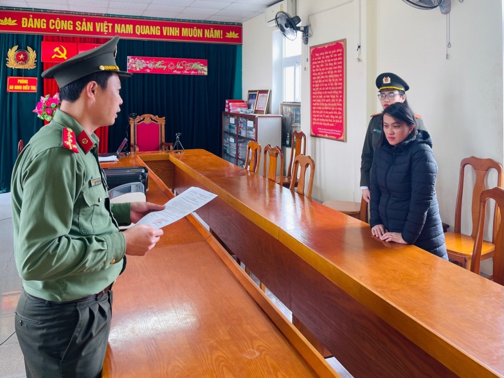 can bo tin dung xa to chuc xuat canh di han quoc trai phep bang visa du lich hinh 1