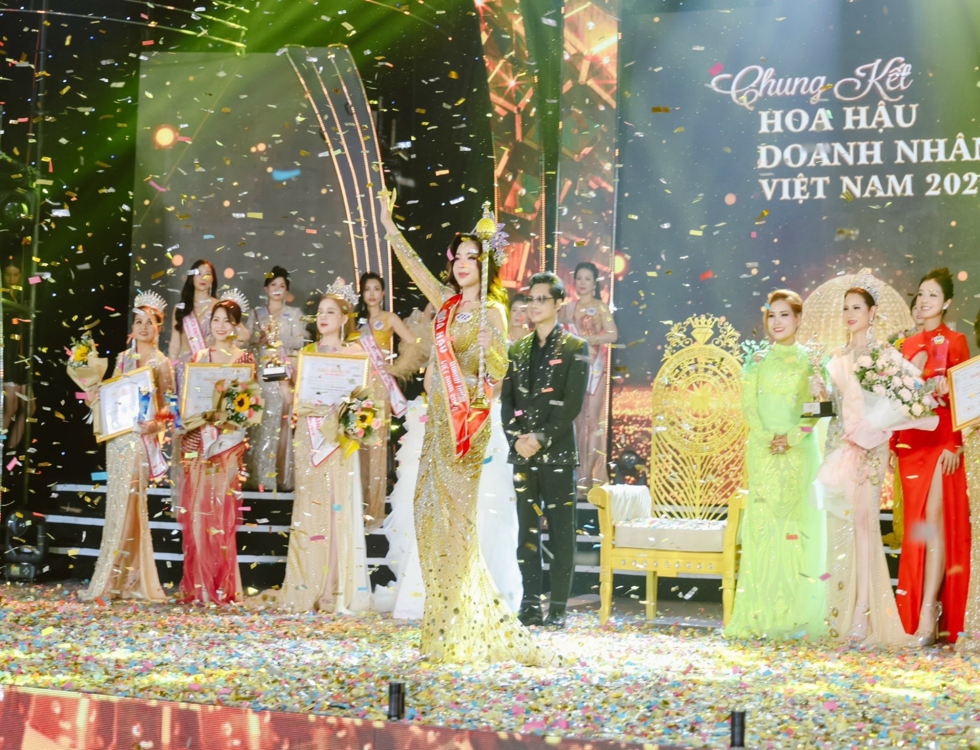 doanh nhan pham le thu hien dang quang hoa hau doanh nhan viet nam 2024 hinh 1