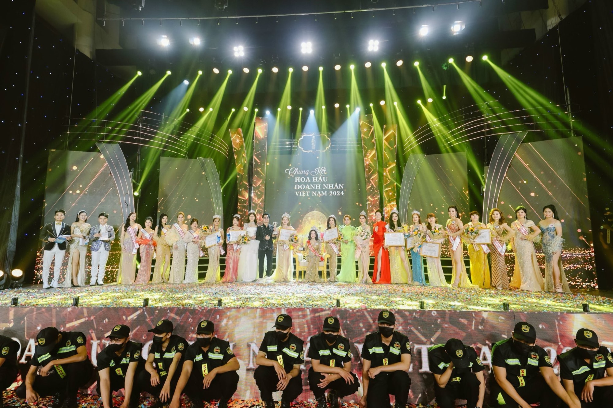 doanh nhan pham le thu hien dang quang hoa hau doanh nhan viet nam 2024 hinh 2