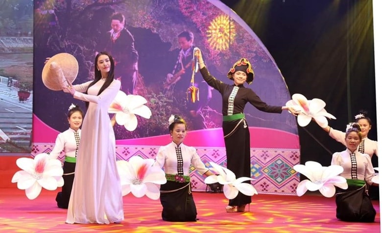 lien hoan nghe thuat xoe thai khen mong tinh dien bien hinh 1