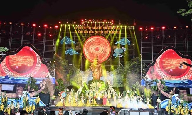 ruc ro dem khai mac le hoi truyen thong nu tuong le chan nam 2024 hinh 1