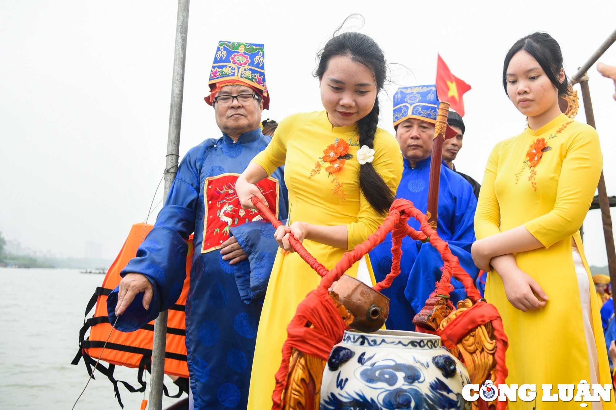 dac sac le hoi ruoc nuoc tren song hong hinh 7