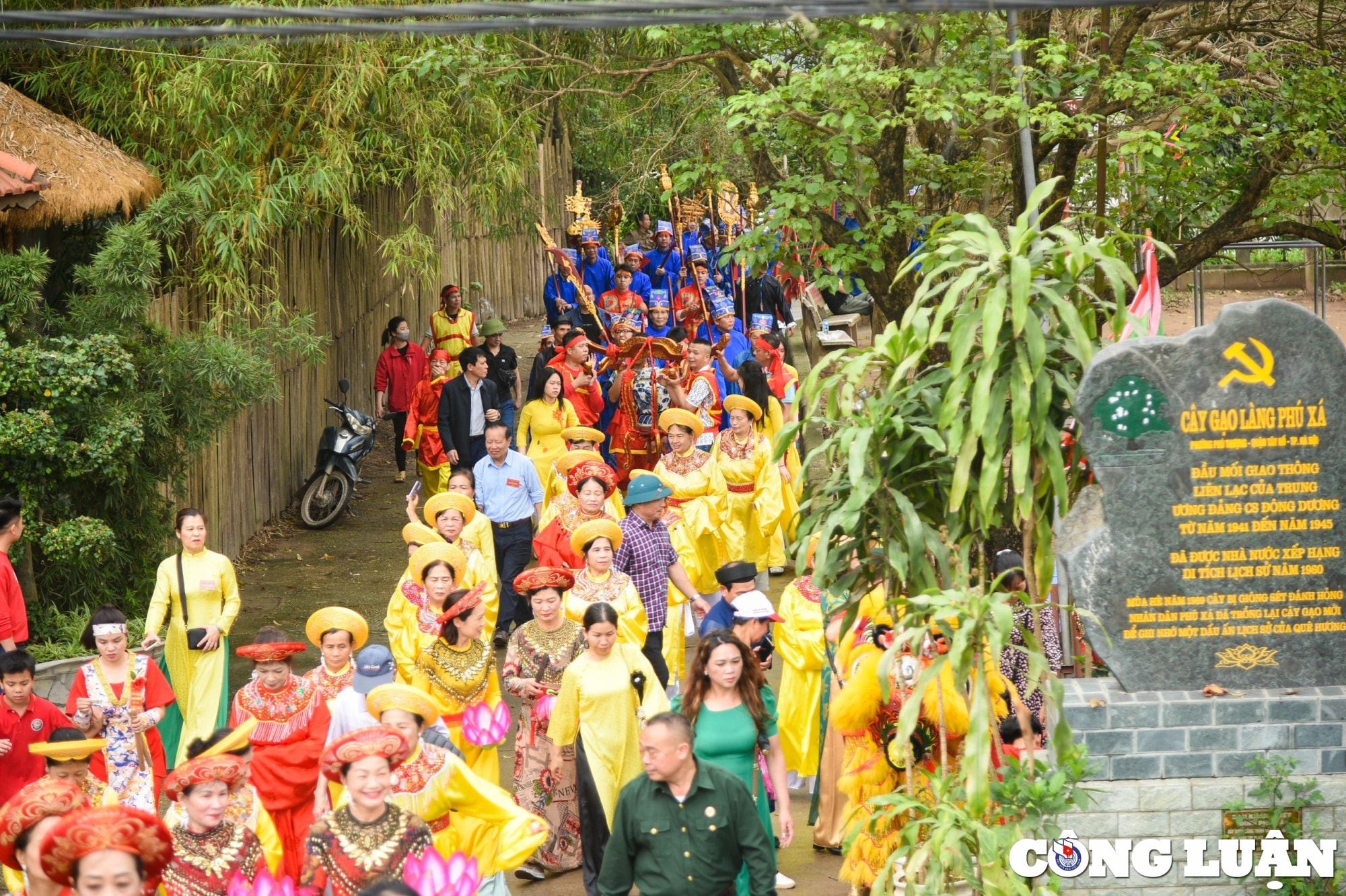 dac sac le hoi ruoc nuoc tren song hong hinh 4